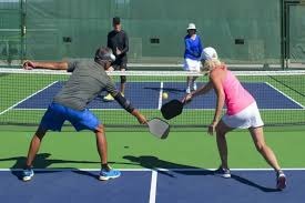 NBA传闻：勒布朗·詹姆斯不会为了帮助湖人队而做出“随意折扣”勒布朗詹姆斯不会轻易降薪，湖人队将通过交易补充阵容，东契奇问题将是焦点。